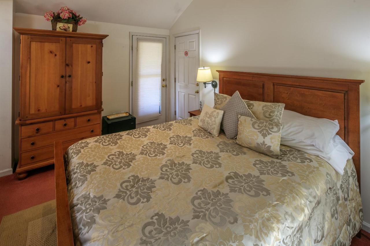Taylor House Inn Banner Elk Room photo